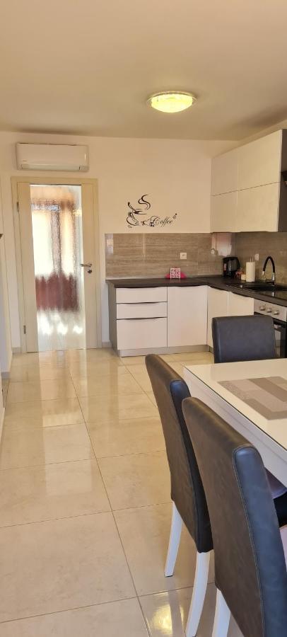 Apartman Tessa Вела-Лука Экстерьер фото