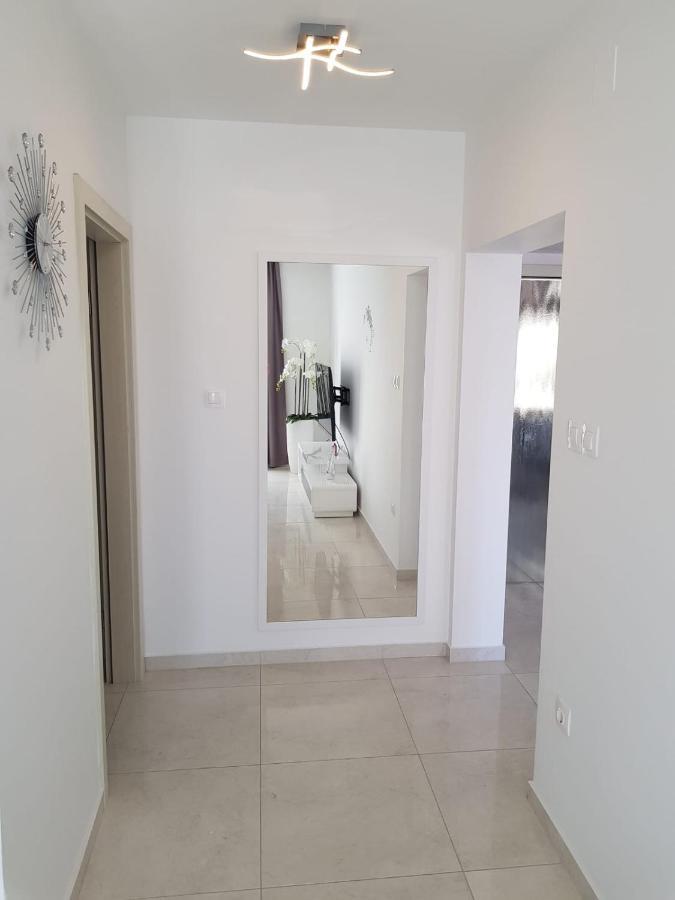 Apartman Tessa Вела-Лука Экстерьер фото